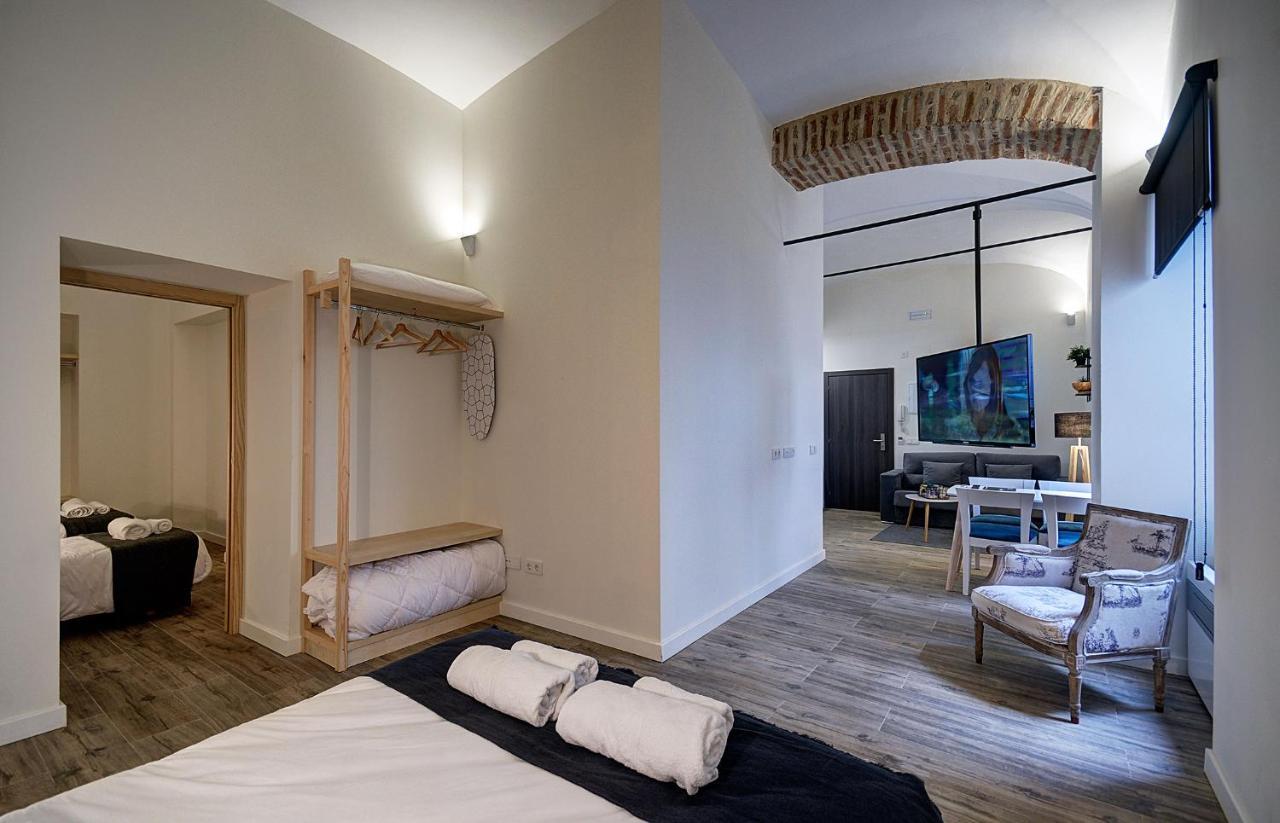 Apartamentos Al-Qazeres Luxury La Concepcion Caces 외부 사진